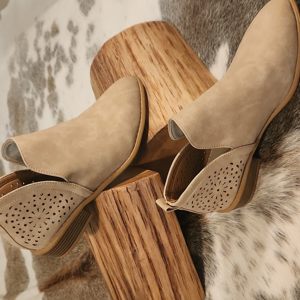 🎁Decorative Ankle Boots - Size 8.5